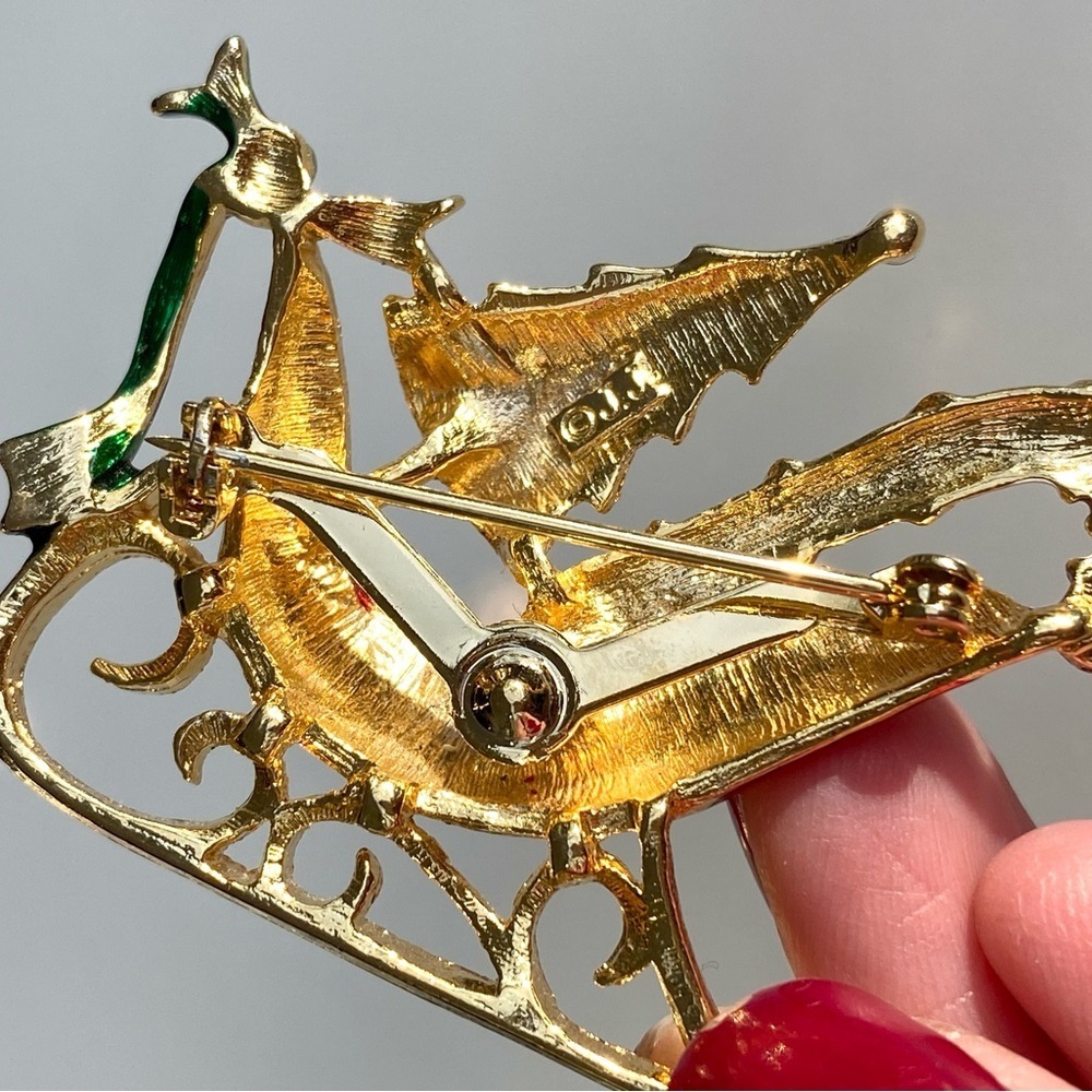 Elegant Gold and Red Sleigh Brooch with Christmas Tree - Picture 5 of 7